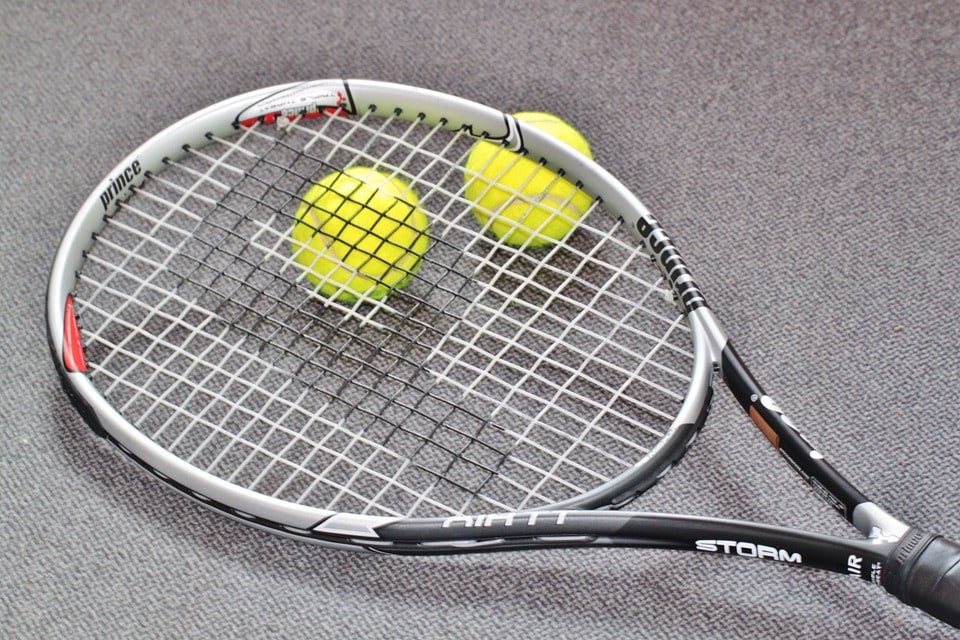 Les bénéfices économiques d'un espace tennis au sein des magasins de sport